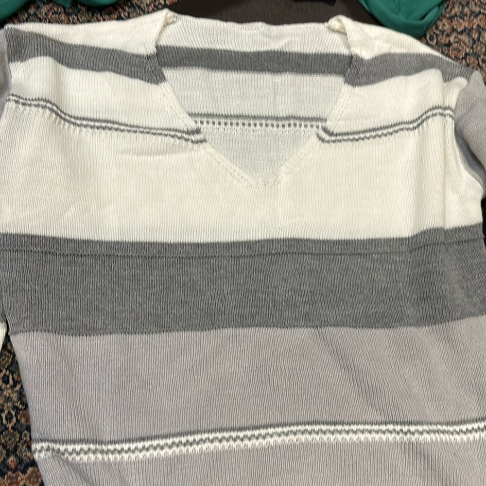 Cupshe NWT grey white sweater in small